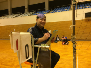 主審のふりをする岩瀬